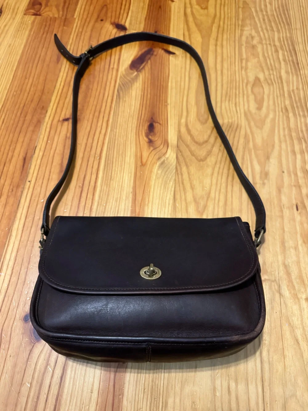 Vintage COACH City Bag 9790 Brown Leather Turnlock Crossbody w/ Charm